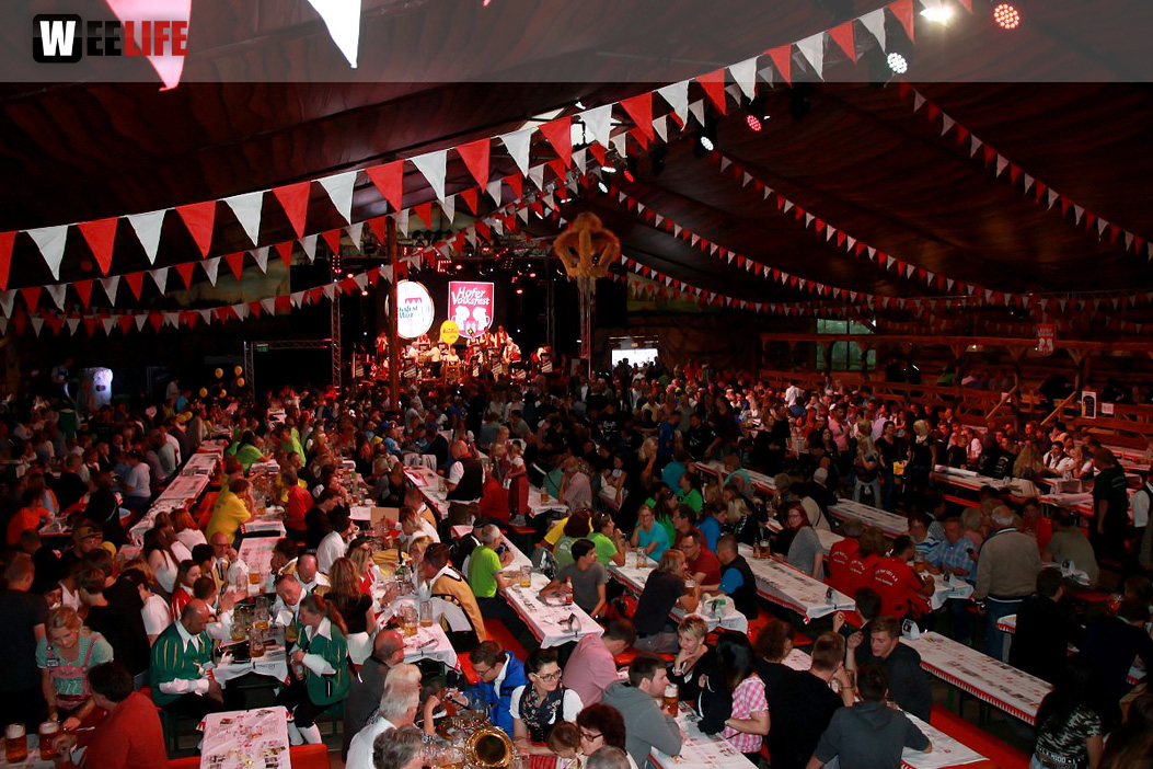 Auftakt mit der Original Töpener Blasmusik Hofer Volksfest 2017
