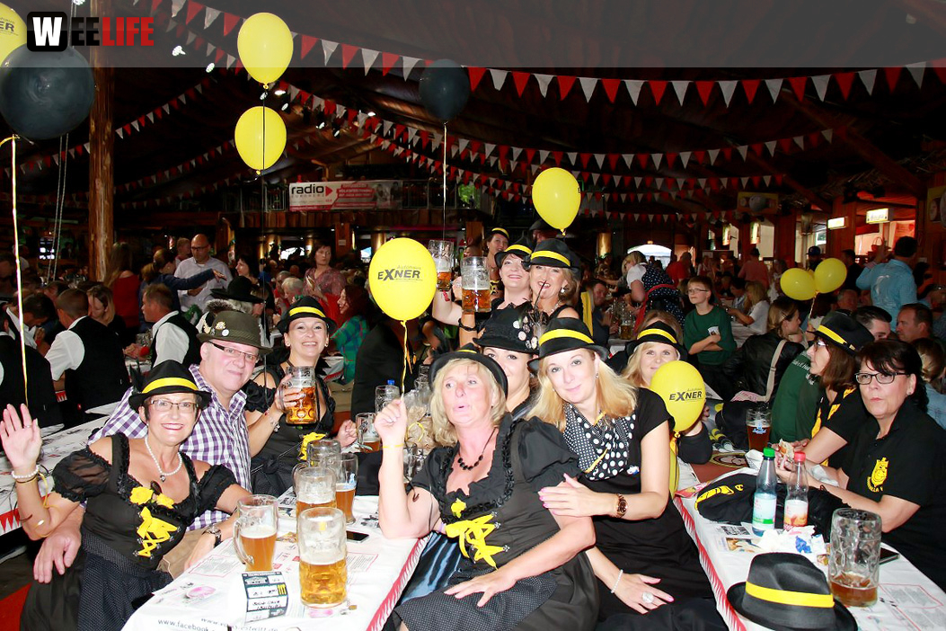 Auftakt mit der Original Töpener Blasmusik Hofer Volksfest 2017