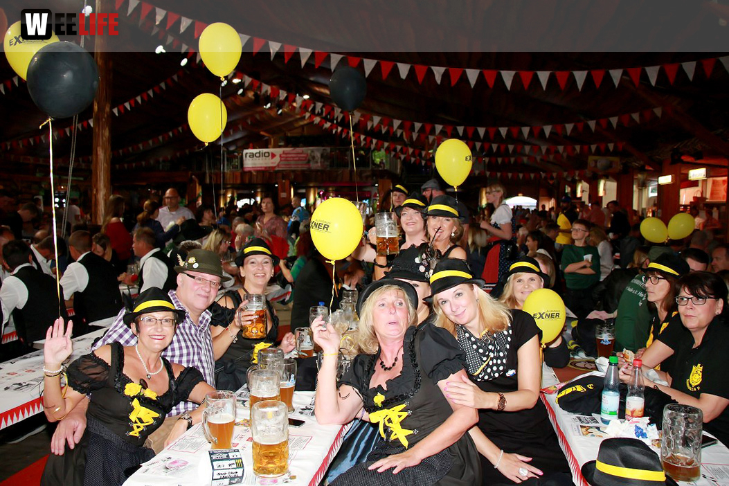 Auftakt mit der Original Töpener Blasmusik Hofer Volksfest 2017