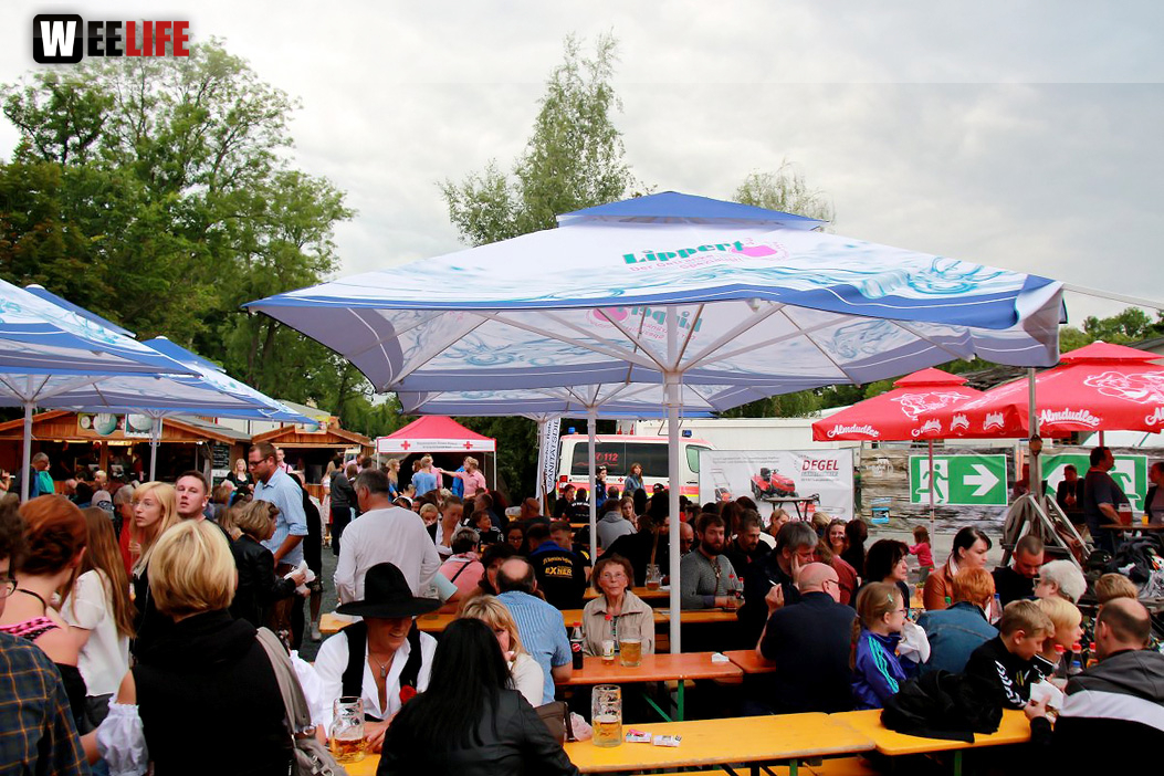 Auftakt mit der Original Töpener Blasmusik Hofer Volksfest 2017