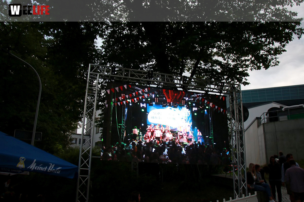 Auftakt mit der Original Töpener Blasmusik Hofer Volksfest 2017