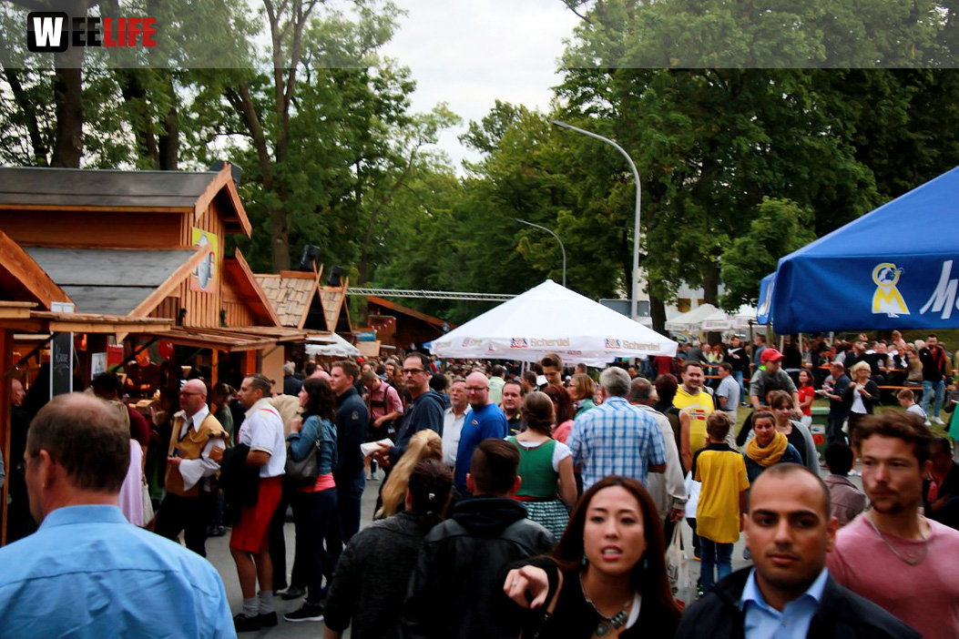 Auftakt mit der Original Töpener Blasmusik Hofer Volksfest 2017