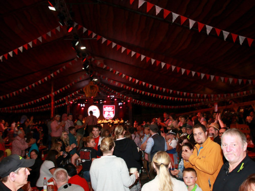 Auszug der Bedienungen Tag 10 Hofer Volksfest 2017 – Foto 16