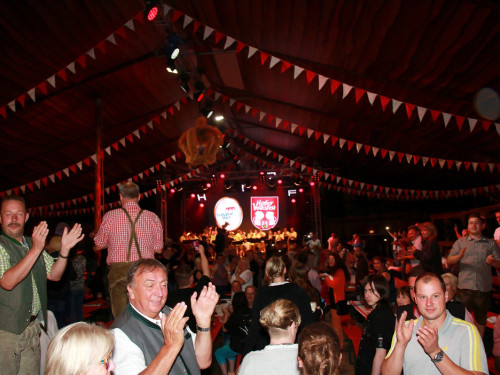 Auszug der Bedienungen Tag 10 Hofer Volksfest 2017 – Foto 18