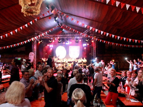 Auszug der Bedienungen Tag 10 Hofer Volksfest 2017 – Foto 20