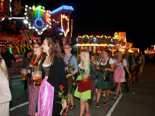 Auszug der Bedienungen Tag 10 Hofer Volksfest 2017 – Foto 49