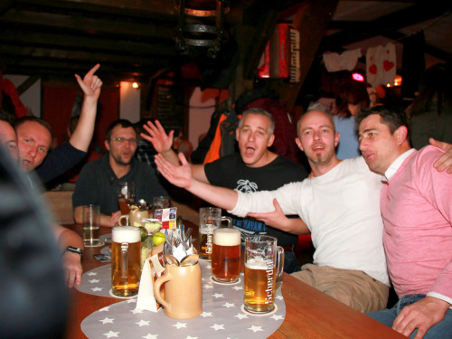 Enzo in der Hofer Skihütte – Foto 13