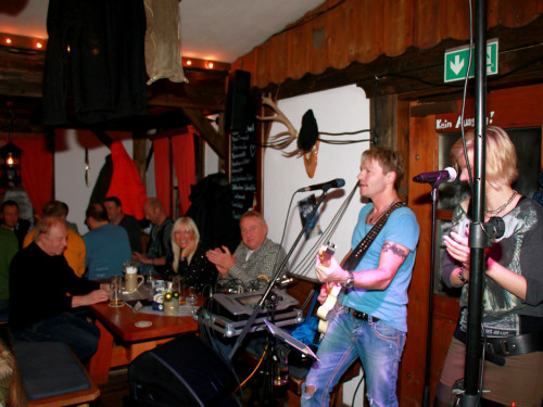Enzo in der Hofer Skihütte – Foto 20