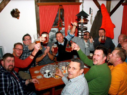 Enzo in der Hofer Skihütte – Foto 22
