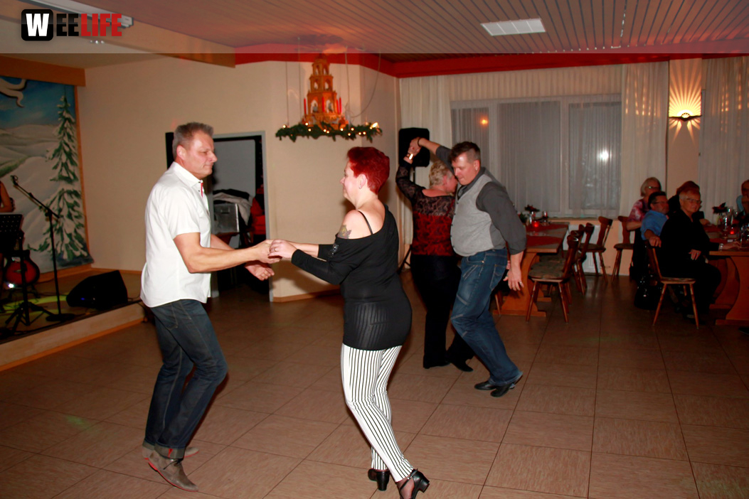 Weihnachtstanz mit Trio Kogler