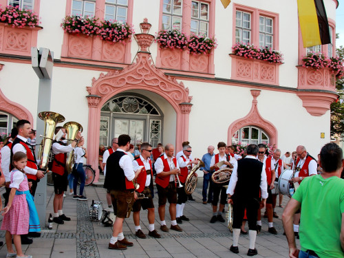 Aufstellung Volksfestumzug  Hofer Volksfest 2018 27.7.2018 – Foto 43
