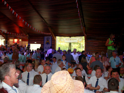 Auftakt mit der Original Töpener Blasmusik Hofer Volksfest 2018 – Foto 34