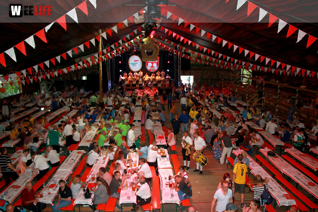 Auftakt mit der Original Töpener Blasmusik Hofer Volksfest 2018