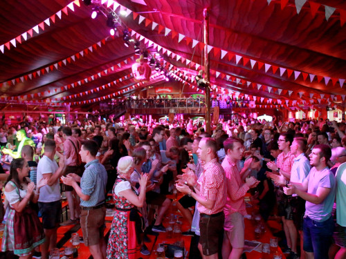 Die Partyvögel Samstag Hofer Volksfest 2018 – Foto 16