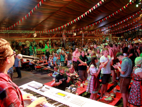 Die Partyvögel Samstag Hofer Volksfest 2018 – Foto 17