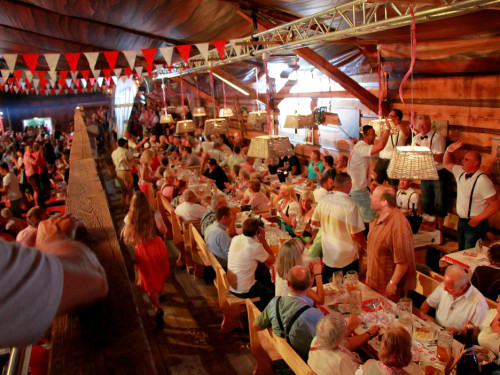 Die Partyvögel Samstag Hofer Volksfest 2018 – Foto 32