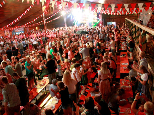 Die Partyvögel Samstag Hofer Volksfest 2018 – Foto 34