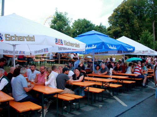 Die Partyvögel Samstag Hofer Volksfest 2018 – Foto 74