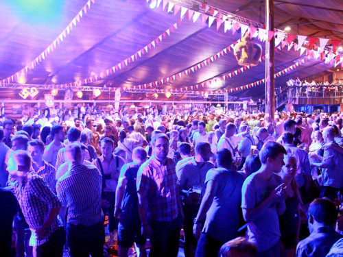 Die Partyvögel Samstag Hofer Volksfest 2018 – Foto 189