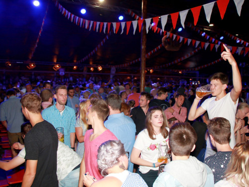 Die Partyvögel Samstag Hofer Volksfest 2018 – Foto 190