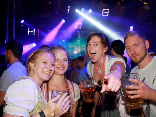 Die Partyvögel Samstag Hofer Volksfest 2018 – Foto 195