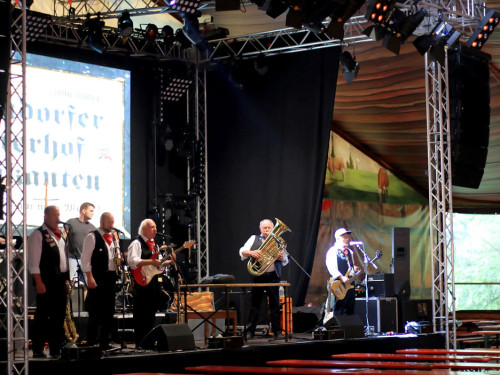 Tag der Sparkasse Jetzendorfer Hinterhofmusikanten Hofer Volksfest 2018 – Foto 12