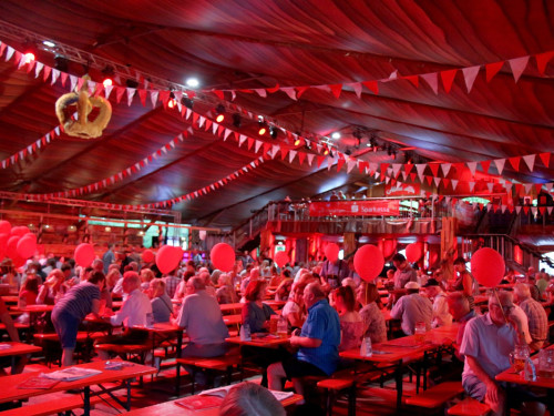 Tag der Sparkasse Jetzendorfer Hinterhofmusikanten Hofer Volksfest 2018 – Foto 17