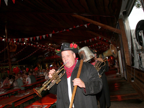 Tag der Sparkasse Jetzendorfer Hinterhofmusikanten Hofer Volksfest 2018 – Foto 37