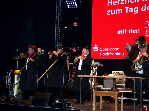 Tag der Sparkasse Jetzendorfer Hinterhofmusikanten Hofer Volksfest 2018 – Foto 41