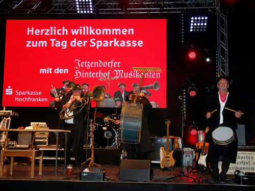 Tag der Sparkasse Jetzendorfer Hinterhofmusikanten Hofer Volksfest 2018 – Foto 42