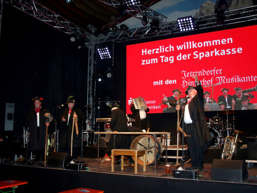 Tag der Sparkasse Jetzendorfer Hinterhofmusikanten Hofer Volksfest 2018 – Foto 45