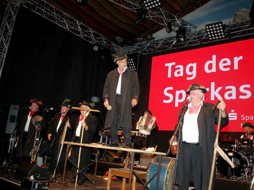 Tag der Sparkasse Jetzendorfer Hinterhofmusikanten Hofer Volksfest 2018 – Foto 56