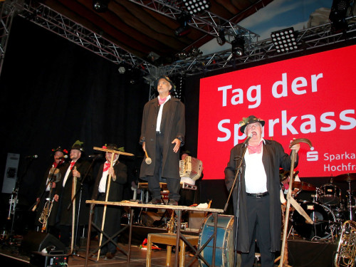 Tag der Sparkasse Jetzendorfer Hinterhofmusikanten Hofer Volksfest 2018 – Foto 57