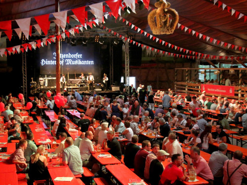 Tag der Sparkasse Jetzendorfer Hinterhofmusikanten Hofer Volksfest 2018 – Foto 60