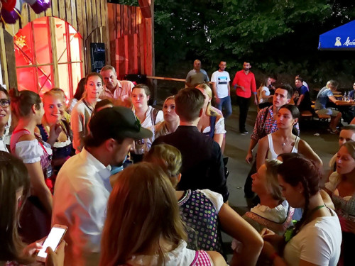 Auszug der Bedienungen  Hofer Volksfest 2018 – Foto 2