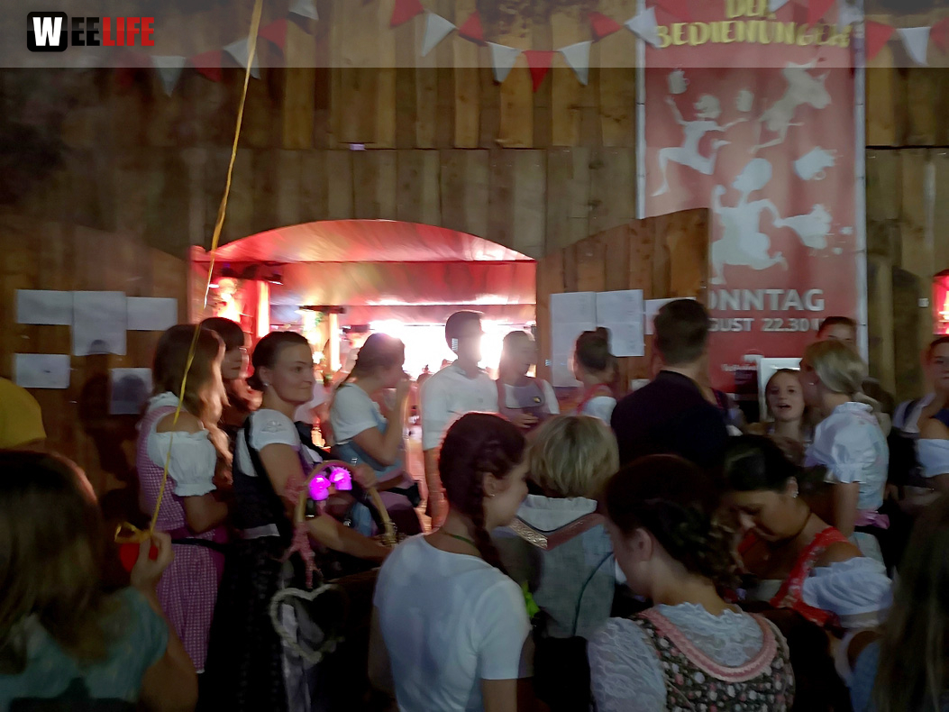 Auszug der Bedienungen  Hofer Volksfest 2018