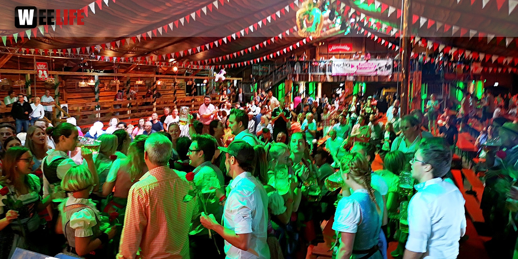 Auszug der Bedienungen  Hofer Volksfest 2018
