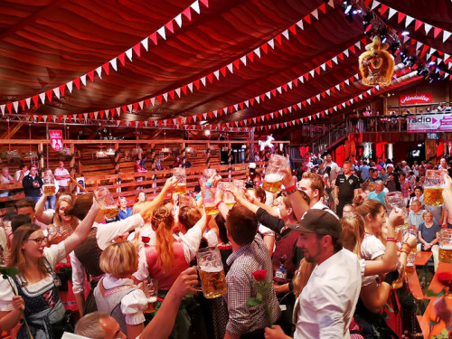 Auszug der Bedienungen  Hofer Volksfest 2018 – Foto 25