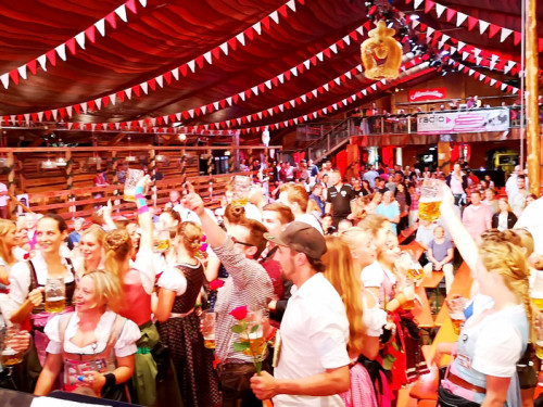 Auszug der Bedienungen  Hofer Volksfest 2018 – Foto 27