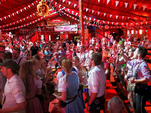 Auszug der Bedienungen  Hofer Volksfest 2018 – Foto 31