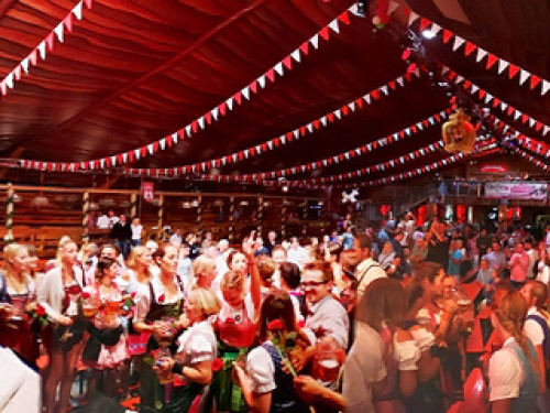 Auszug der Bedienungen  Hofer Volksfest 2018 – Foto 32