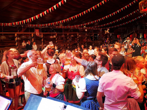 Auszug der Bedienungen  Hofer Volksfest 2018 – Foto 35