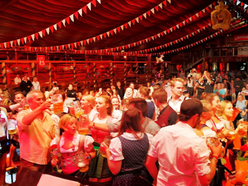 Auszug der Bedienungen  Hofer Volksfest 2018 – Foto 36