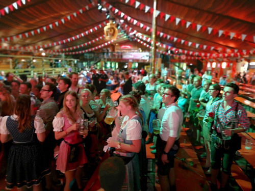 Auszug der Bedienungen  Hofer Volksfest 2018 – Foto 41