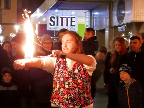 Feuerspucker Chariash Weihnachtsmarkt Hof 2.12.2018 – Foto 5