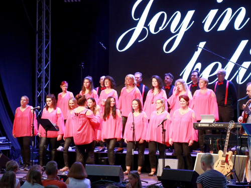Gospelfrühschoppen mit Joy in Belief ProHof Hofer Volksfest 2019 – Foto 74