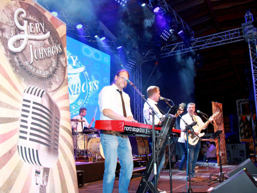Gery & the Johnboys  Tag der Generationen Hofer Volksfest Tag 4 – Foto 83