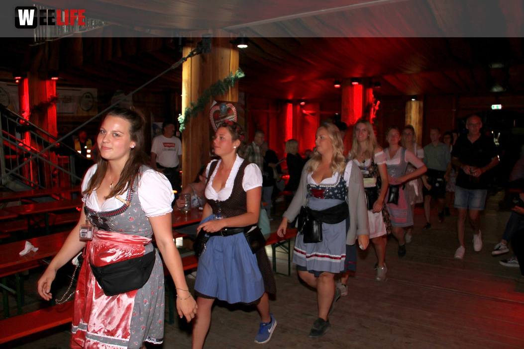 Auszug der Bedienungen  Hofer Volksfest Hofer Volksfest 2019