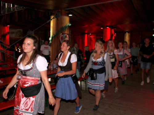 Auszug der Bedienungen  Hofer Volksfest Hofer Volksfest 2019 – Foto 3