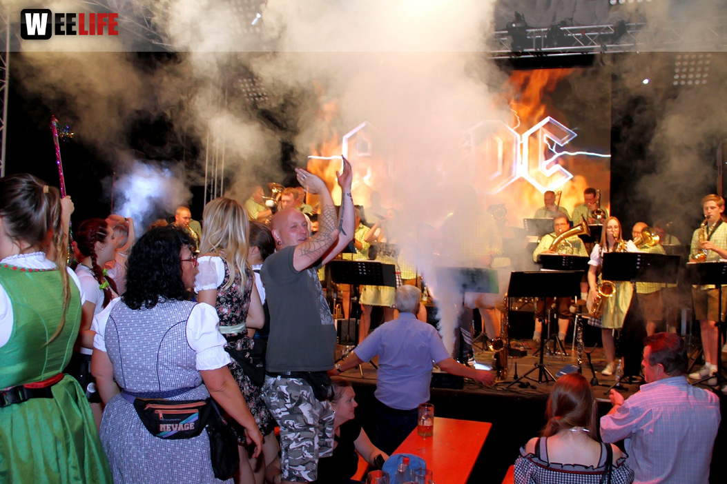 Auszug der Bedienungen  Hofer Volksfest Hofer Volksfest 2019